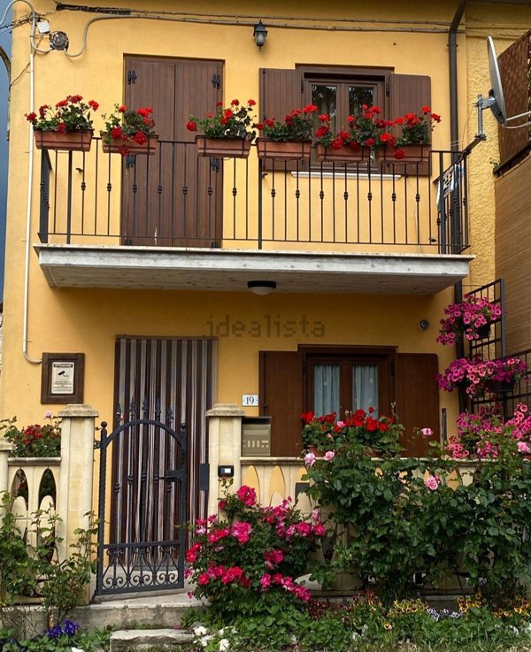 casa indipendente in vendita a L'Aquila