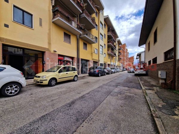 negozio in vendita a L'Aquila in zona Pettino