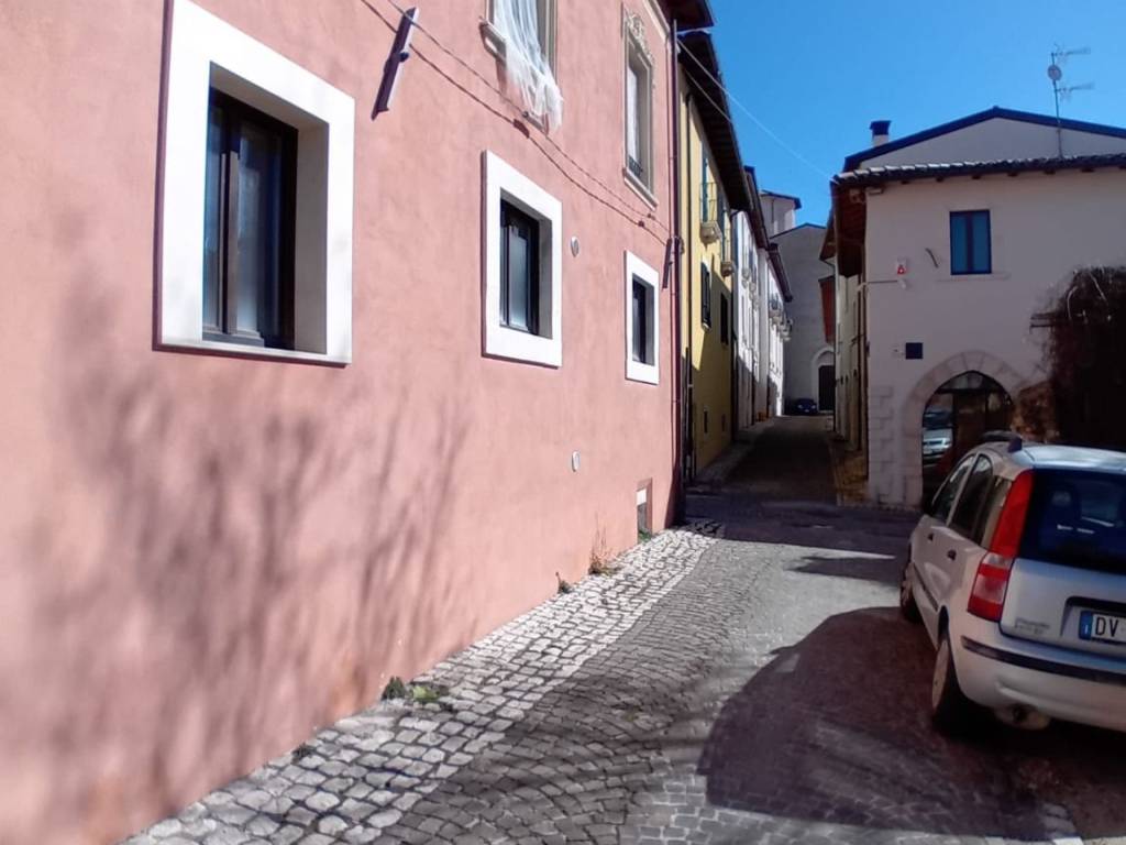 casa indipendente in vendita a L'Aquila in zona Centro Città