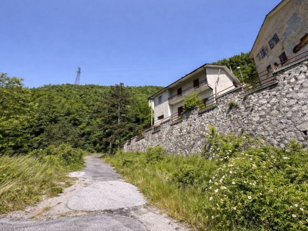 intera palazzina in vendita a L'Aquila in zona Paganica