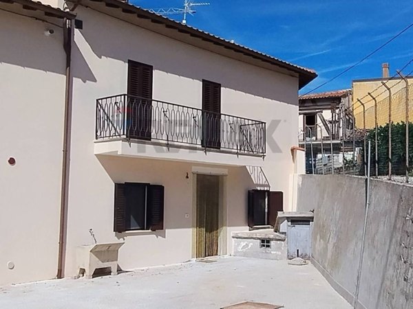 casa semindipendente in vendita a L'Aquila in zona Colle di Roio