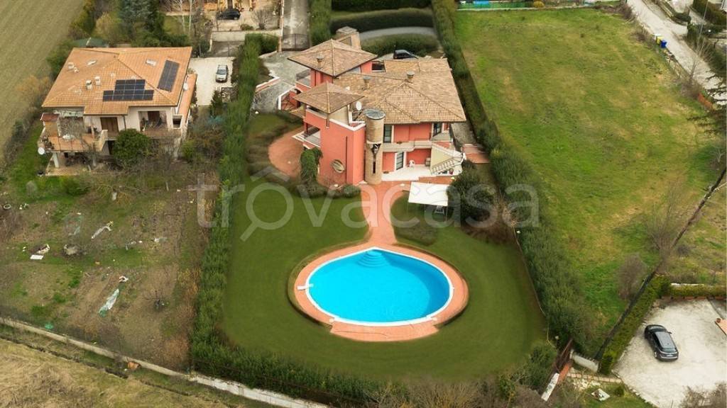 casa indipendente in vendita a L'Aquila in zona Pianola