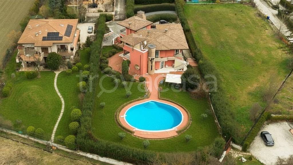 casa indipendente in vendita a L'Aquila in zona Pianola