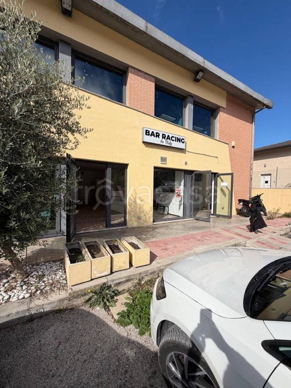 negozio in vendita a L'Aquila in zona Torrione