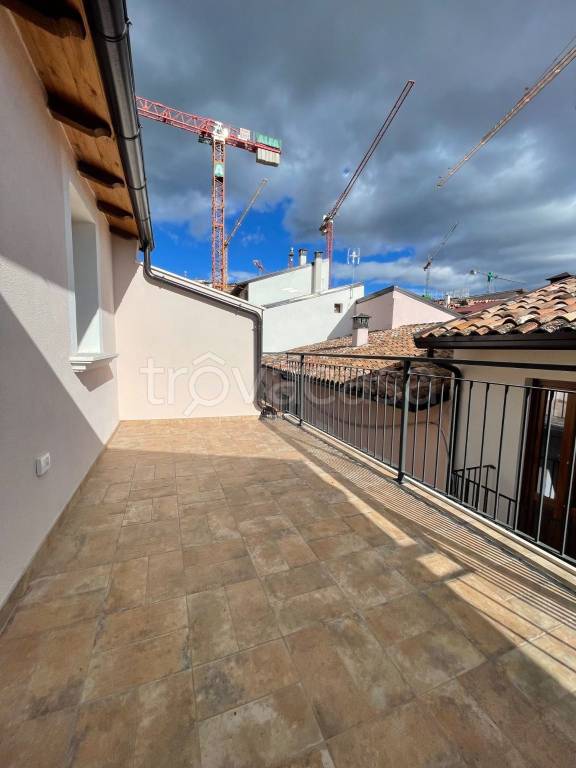 casa indipendente in vendita a L'Aquila in zona Paganica