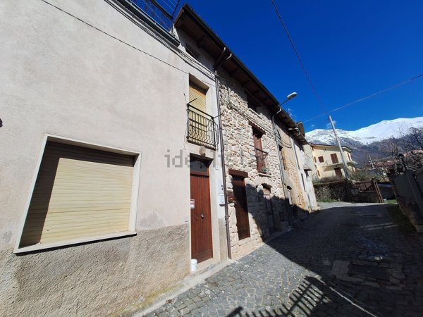 casa indipendente in vendita a L'Aquila in zona Assergi