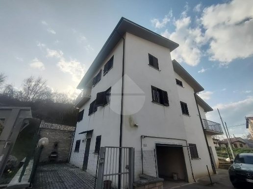 casa indipendente in vendita a L'Aquila in zona Monticchio/frazione Bagno