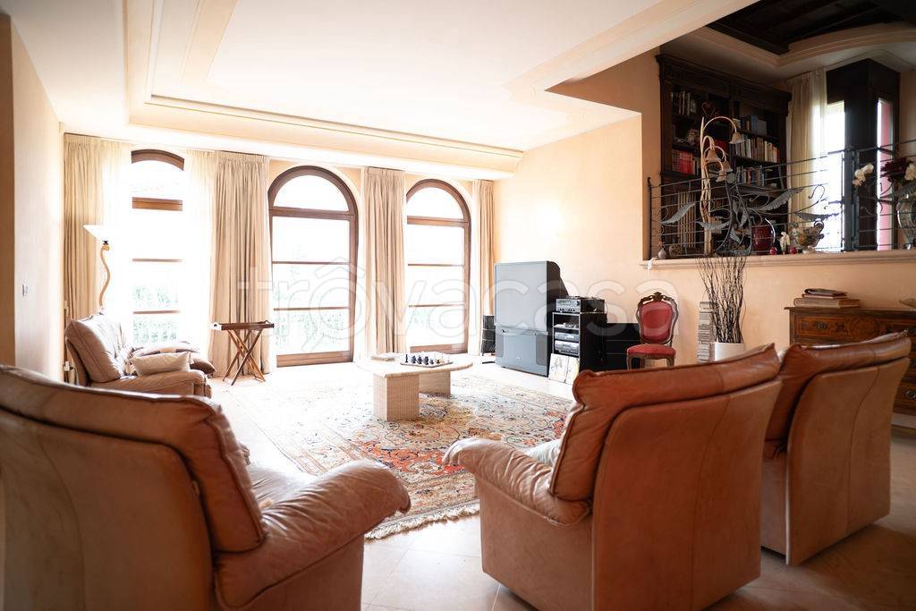 casa indipendente in vendita a L'Aquila in zona Pianola
