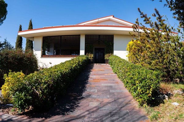 casa indipendente in vendita a L'Aquila