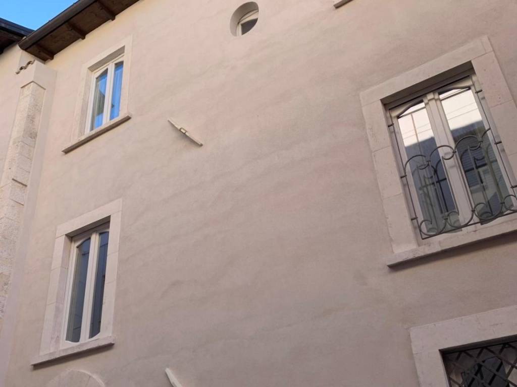 casa indipendente in vendita a L'Aquila in zona Centro Città