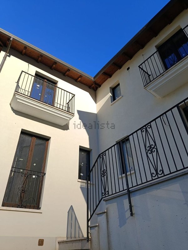casa indipendente in vendita a L'Aquila in zona Centro Città