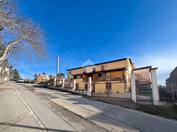 casa indipendente in vendita a L'Aquila in zona Torrione