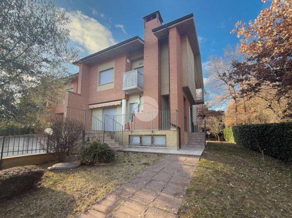 casa indipendente in vendita a L'Aquila in zona Preturo