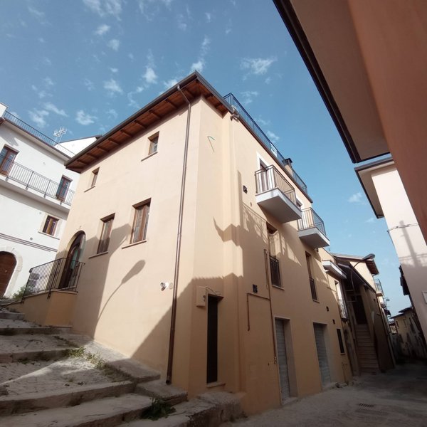 locale commerciale in vendita a L'Aquila in zona Paganica