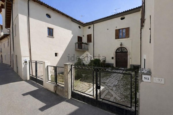 pentavano in vendita a L'Aquila