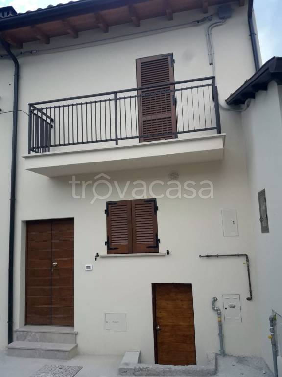 casa indipendente in vendita a L'Aquila in zona Paganica