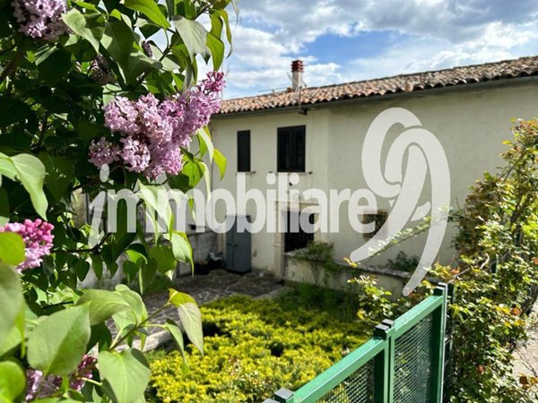 casa indipendente in vendita a L'Aquila in zona Sassa