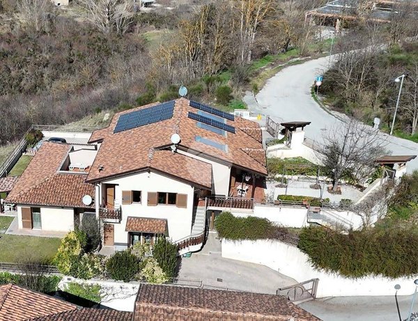 casa indipendente in vendita a L'Aquila in zona Sant'Elia