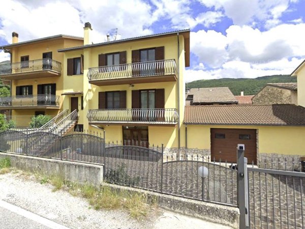 casa indipendente in vendita a L'Aquila in zona Assergi