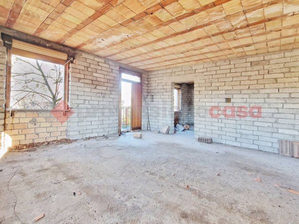 casa indipendente in vendita a L'Aquila in zona Pettino