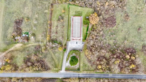 locale commerciale in vendita a L'Aquila in zona Coppito