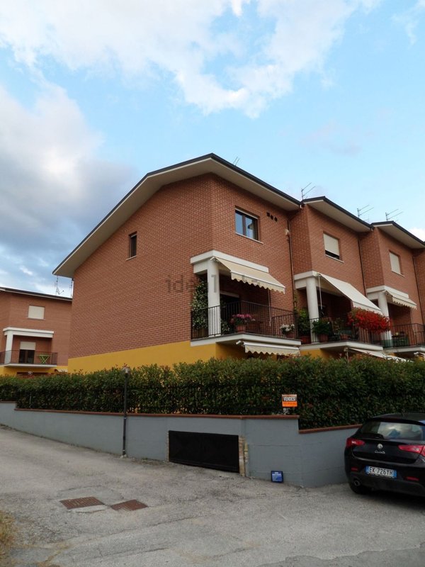 casa indipendente in vendita a L'Aquila