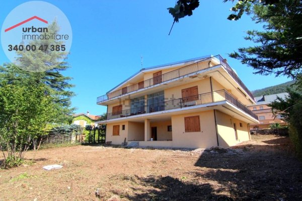 casa indipendente in vendita a L'Aquila in zona Pettino