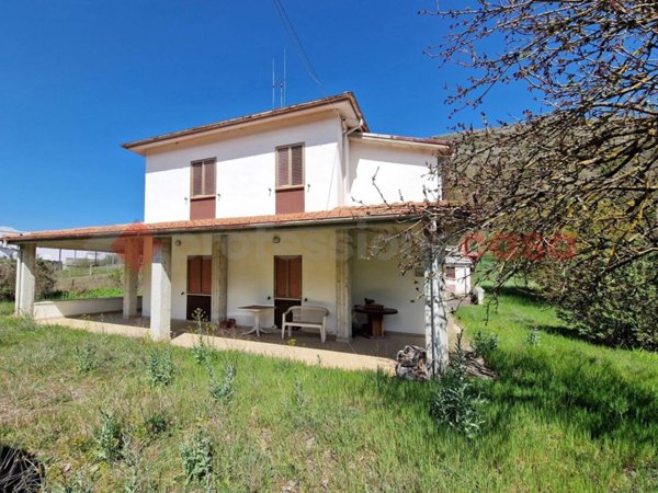 casa indipendente in vendita a L'Aquila in zona Centro Città