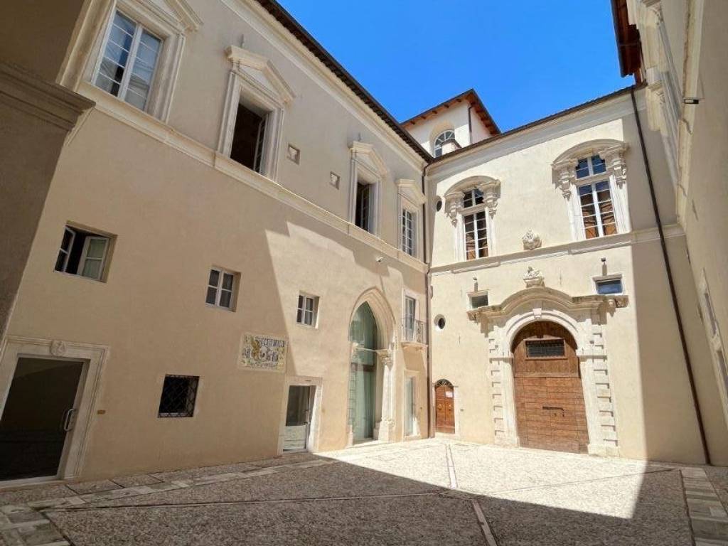 appartamento in vendita a L'Aquila in zona Centro Città