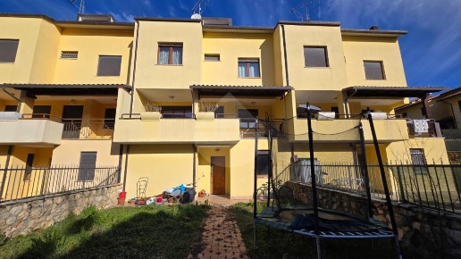 casa indipendente in vendita a L'Aquila in zona Preturo
