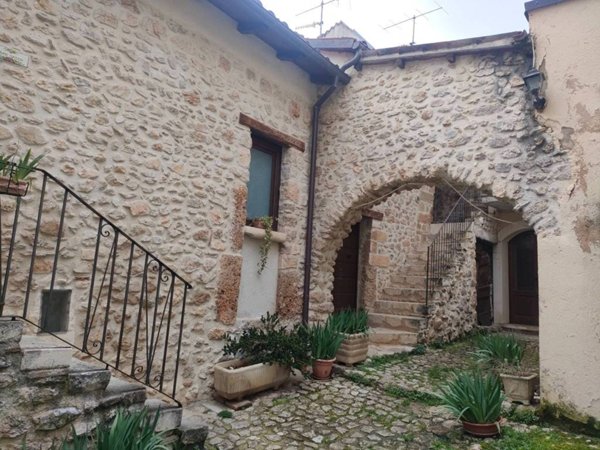 appartamento in vendita a L'Aquila in zona Assergi