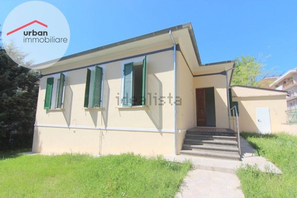 casa indipendente in vendita a L'Aquila in zona Centro Città