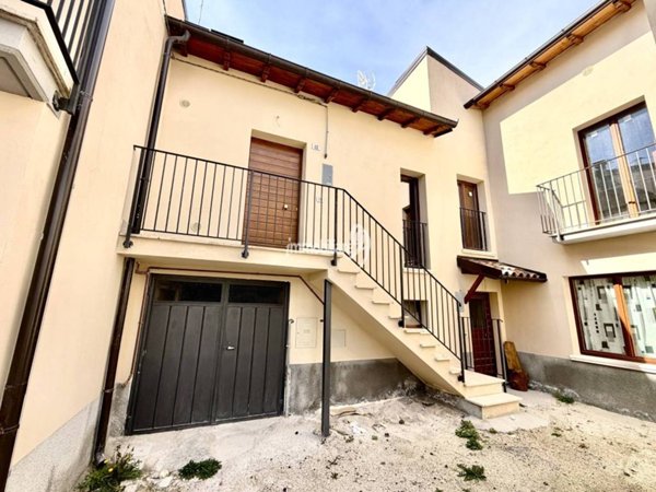 casa indipendente in vendita a L'Aquila in zona Tempera