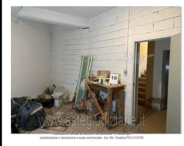 locale commerciale in vendita a L'Aquila