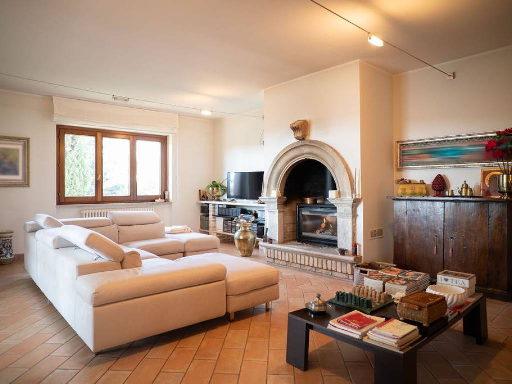 casa indipendente in vendita a L'Aquila in zona Paganica