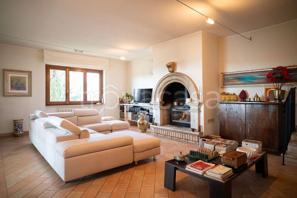 casa indipendente in vendita a L'Aquila in zona Paganica