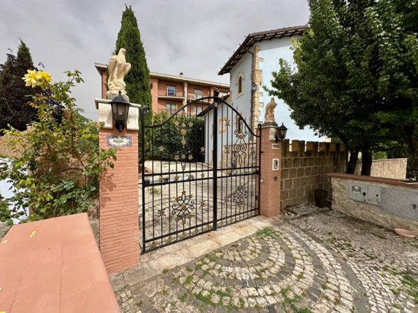 casa indipendente in vendita a L'Aquila in zona San Sisto