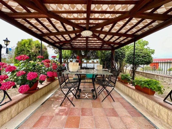casa indipendente in vendita a L'Aquila