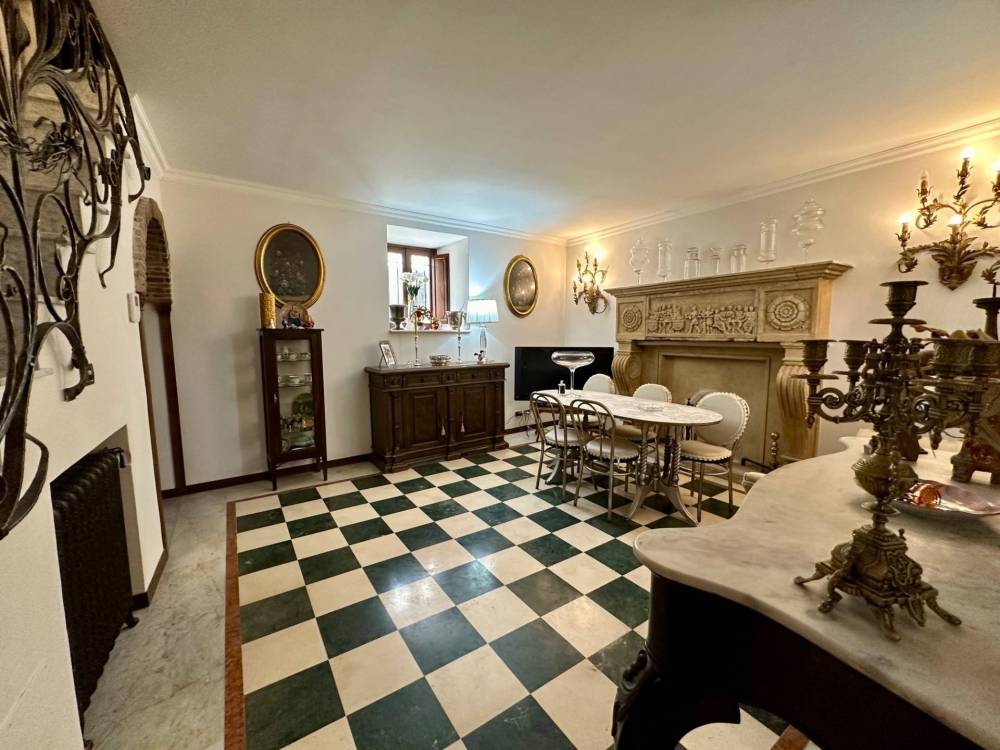 casa indipendente in vendita a L'Aquila in zona Centro Città