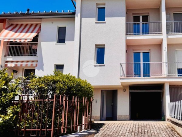 casa indipendente in vendita a L'Aquila in zona San Sisto
