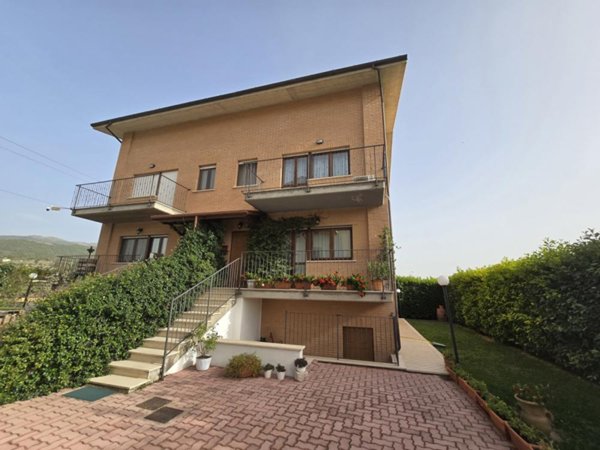 casa indipendente in vendita a L'Aquila in zona Paganica
