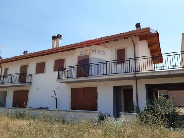 casa indipendente in vendita a L'Aquila in zona Onna
