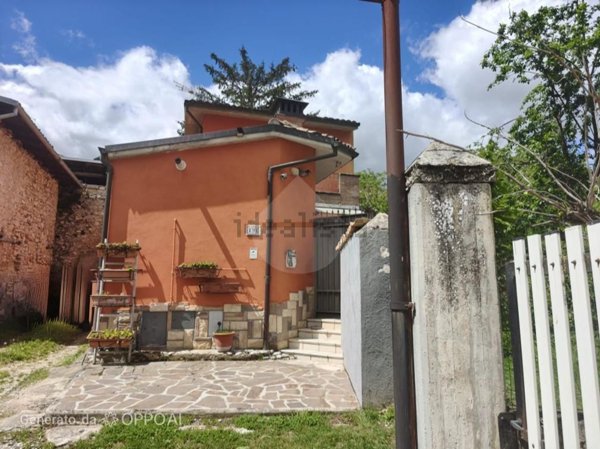 casa indipendente in vendita a L'Aquila in zona Sassa