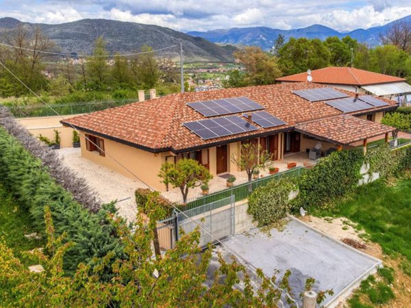 casa indipendente in vendita a L'Aquila in zona Preturo