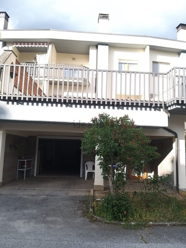 casa indipendente in vendita a L'Aquila in zona Cansatessa
