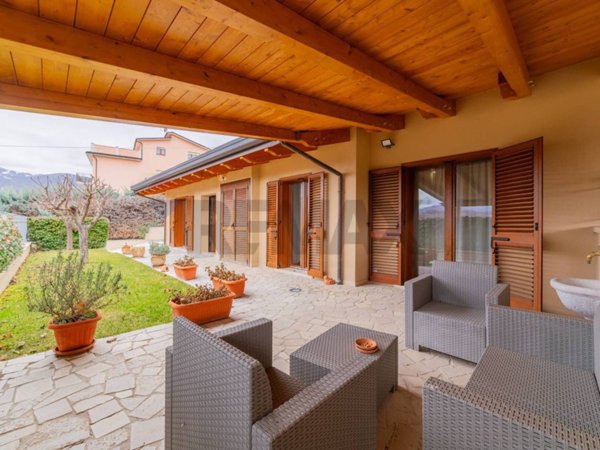 casa indipendente in vendita a L'Aquila in zona Preturo