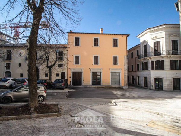 negozio in vendita a L'Aquila in zona Centro Città