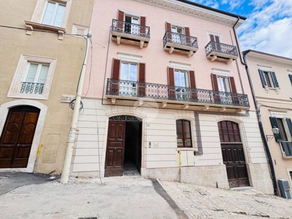 casa indipendente in vendita a L'Aquila in zona Centro Città
