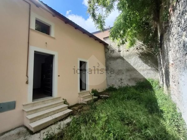 casa indipendente in vendita a L'Aquila in zona Monticchio/frazione Bagno