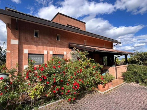 casa indipendente in vendita a L'Aquila in zona Pianola